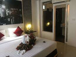 The Front Hotel and Apartment