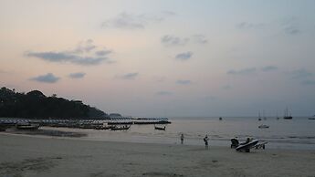 The Front Hotel and Apartment