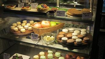 The Front Hotel and Apartment