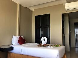 The Front Hotel and Apartment