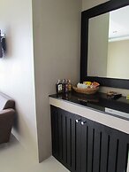 The Front Hotel and Apartment