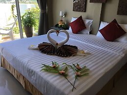 The Front Hotel and Apartment