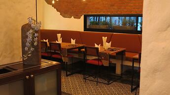 The Front Hotel and Apartment