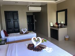 The Front Hotel and Apartment