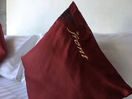 The Front Hotel and Apartment