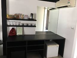 The Front Hotel and Apartment