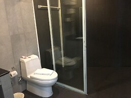 The Front Hotel and Apartment