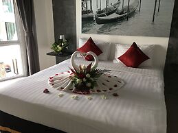 The Front Hotel and Apartment