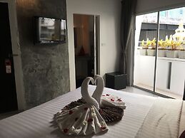 The Front Hotel and Apartment