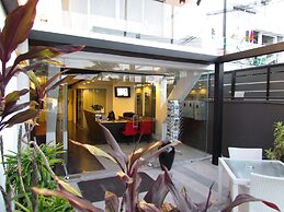 The Front Hotel and Apartment