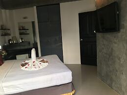 The Front Hotel and Apartment