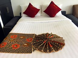 The Front Hotel and Apartment