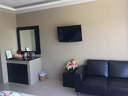 The Front Hotel and Apartment