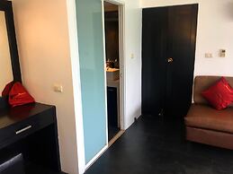 The Front Hotel and Apartment