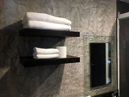 The Front Hotel and Apartment