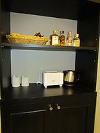 The Front Hotel and Apartment