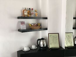 The Front Hotel and Apartment