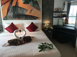 The Front Hotel and Apartment