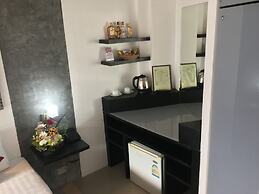 The Front Hotel and Apartment