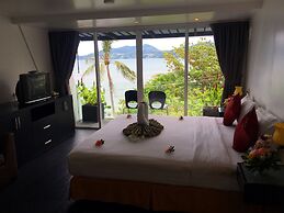 The Front Hotel and Apartment