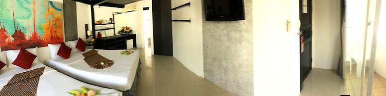 The Front Hotel and Apartment