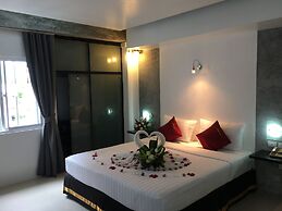 The Front Hotel and Apartment