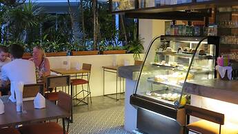 The Front Hotel and Apartment