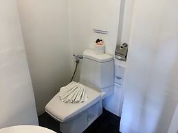 The Front Hotel and Apartment