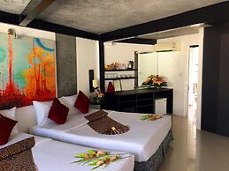 The Front Hotel and Apartment