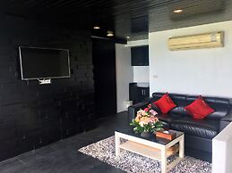 The Front Hotel and Apartment