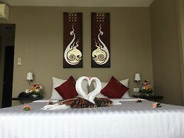 The Front Hotel and Apartment