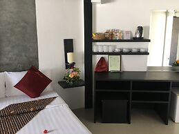 The Front Hotel and Apartment