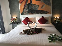 The Front Hotel and Apartment