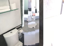 The Front Hotel and Apartment