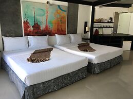 The Front Hotel and Apartment