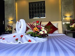 The Front Hotel and Apartment