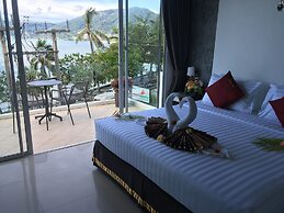 The Front Hotel and Apartment