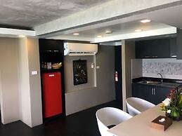 The Front Hotel and Apartment