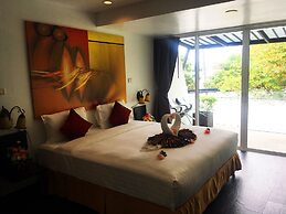 The Front Hotel and Apartment