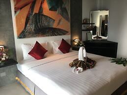 The Front Hotel and Apartment