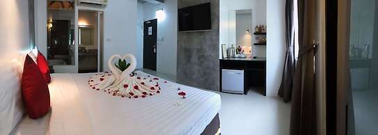 The Front Hotel and Apartment