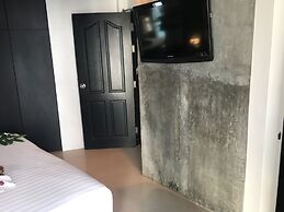 The Front Hotel and Apartment