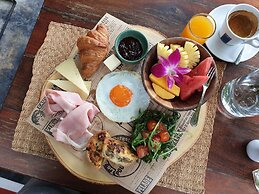 The Front Hotel and Apartment