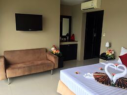 The Front Hotel and Apartment