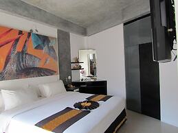 The Front Hotel and Apartment