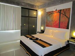 The Front Hotel and Apartment