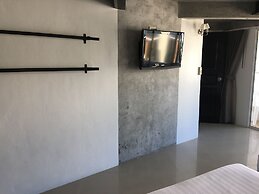 The Front Hotel and Apartment