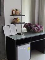 The Front Hotel and Apartment