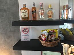 The Front Hotel and Apartment