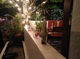 The Front Hotel and Apartment